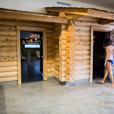 Calicéo Céline Hamelin. Entrée du sauna. Structure en bois.