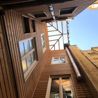 Extérieur en bois. Architecture moderne.