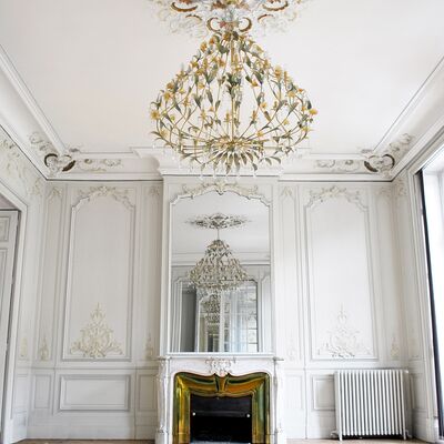 interieur-batiment-lustre